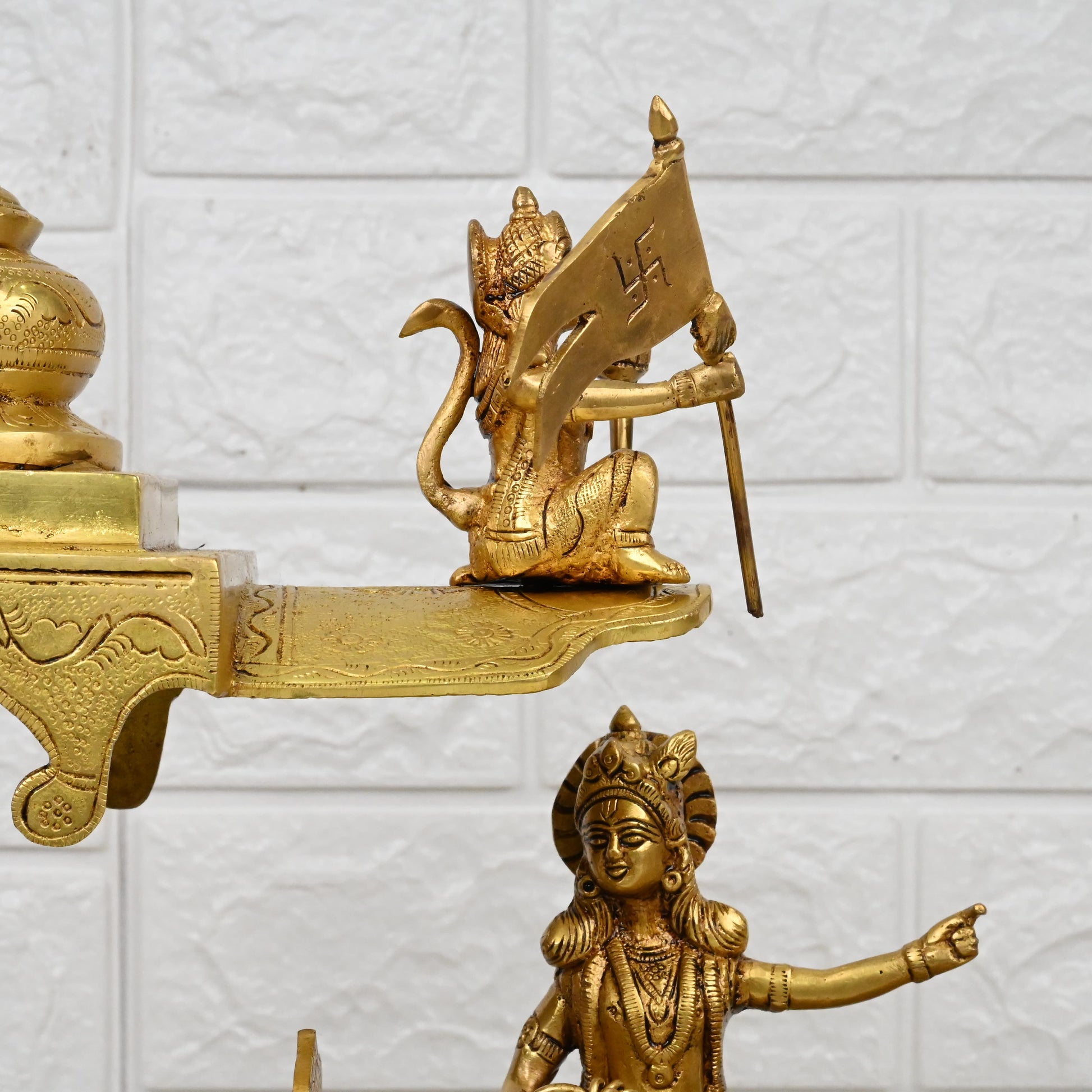 Brass online Lord Krishna Arjun Ratha by Nikur Essence - 14 inches height