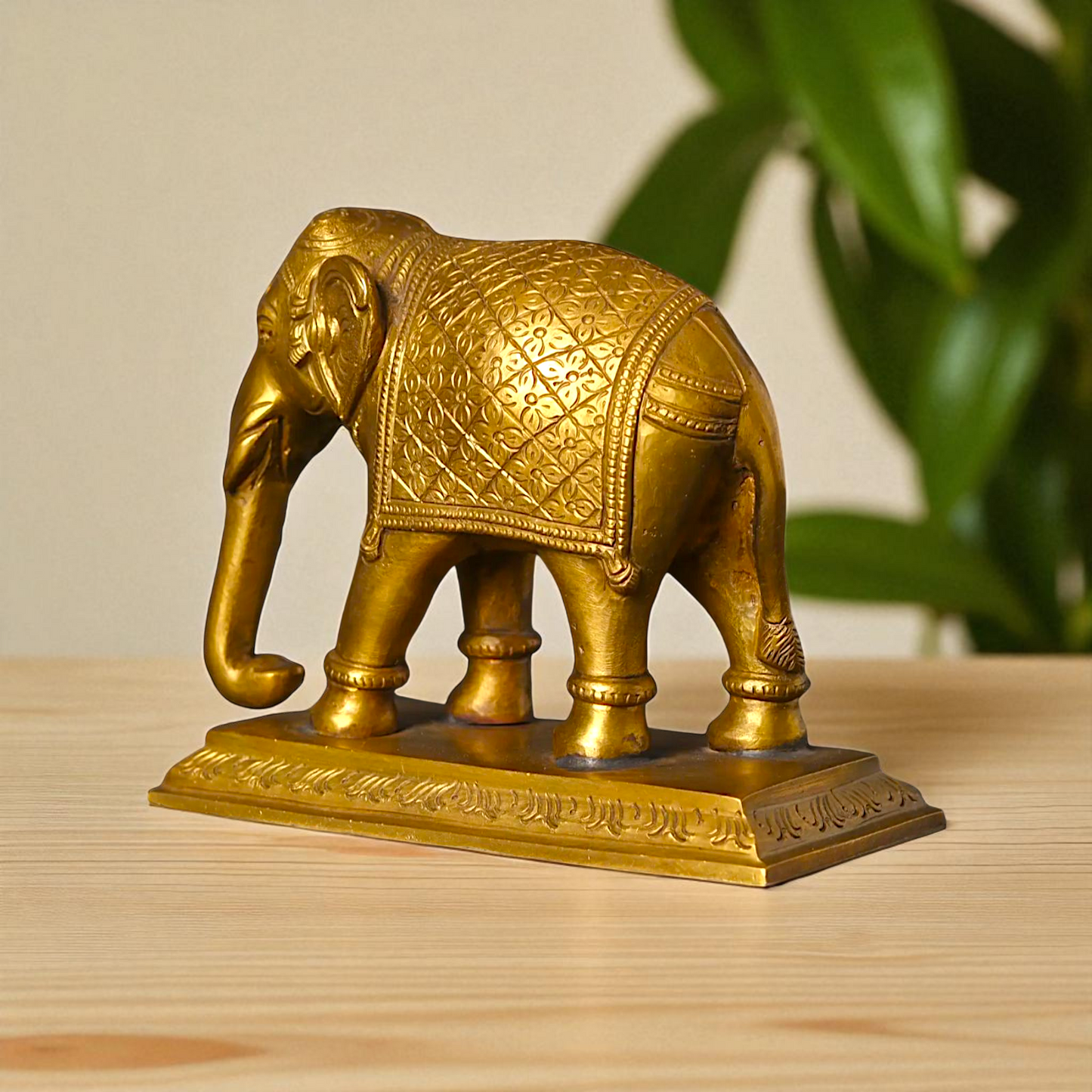 Panchaloha Elephant Beautiful decor statue - 5 Inches Nikuressence