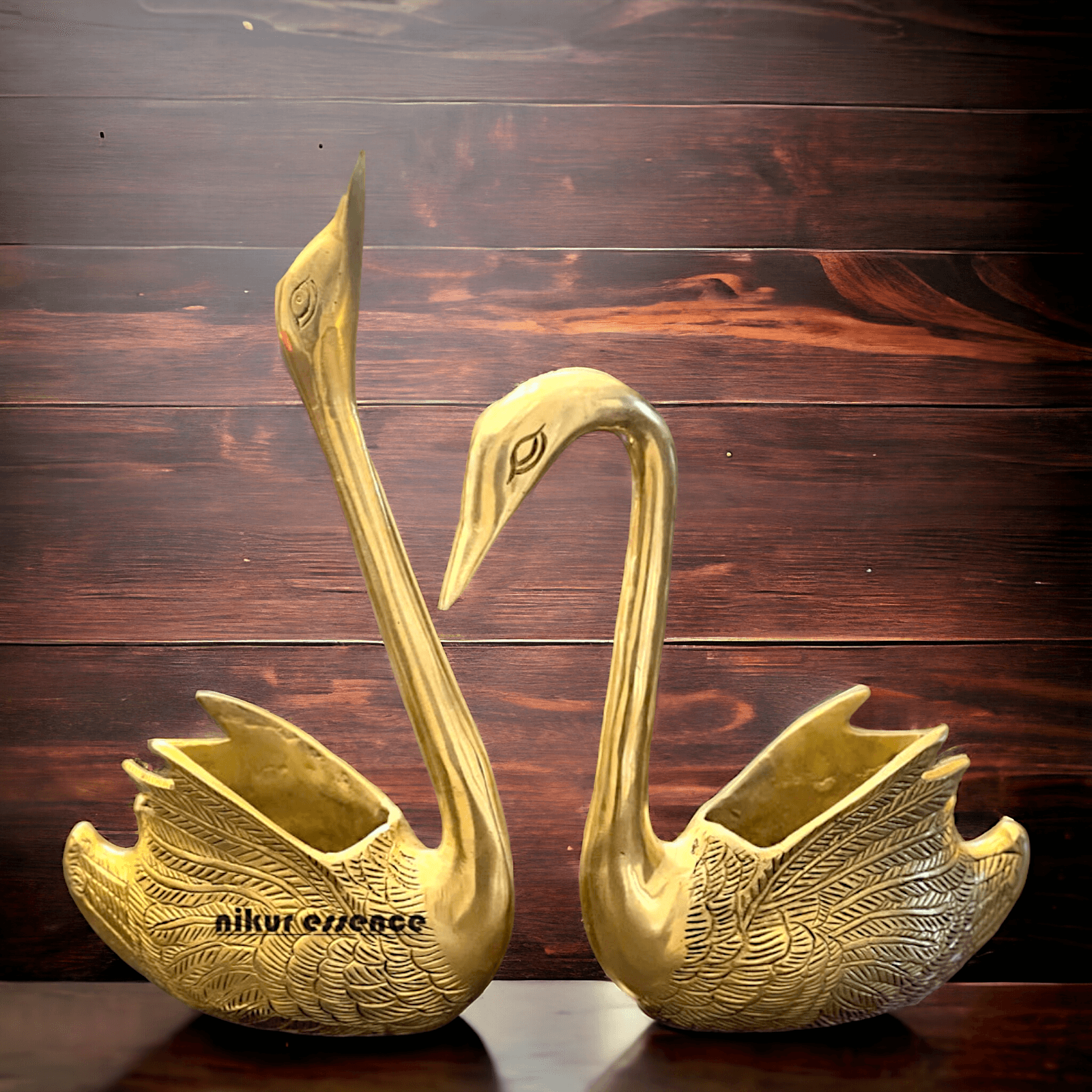 Brass Swan Figurine with Intricate Detailing and Polished Finish – A Timeless Decorative Accent for Home or Office Idols Nikuressence