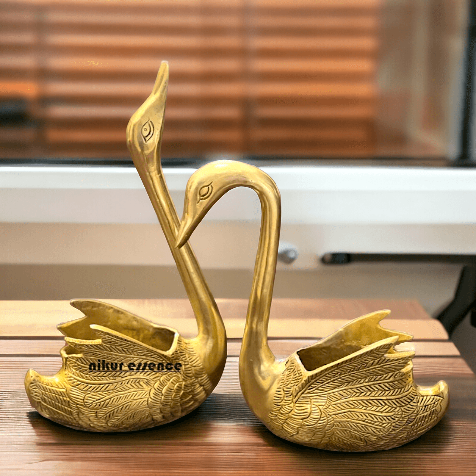 Brass Swan Figurine with Intricate Detailing and Polished Finish – A Timeless Decorative Accent for Home or Office Idols Nikuressence