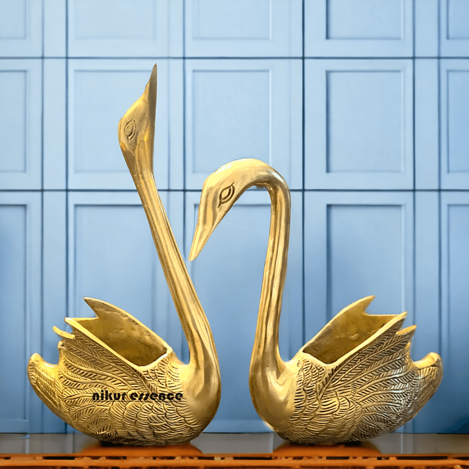 Brass Swan Figurine with Intricate Detailing and Polished Finish – A Timeless Decorative Accent for Home or Office Idols Nikuressence